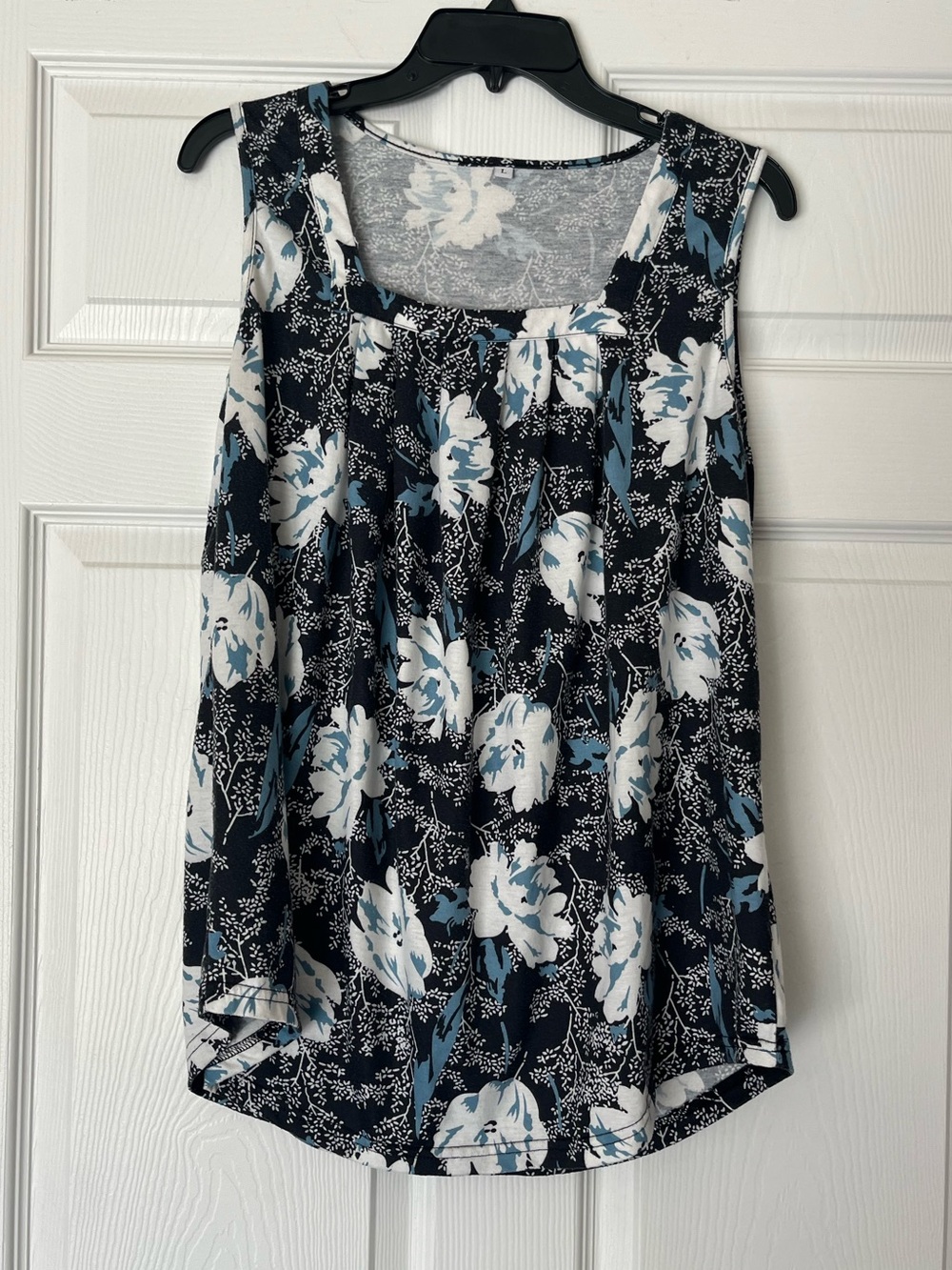 NWOT Floral Sleeveless Blouse Top